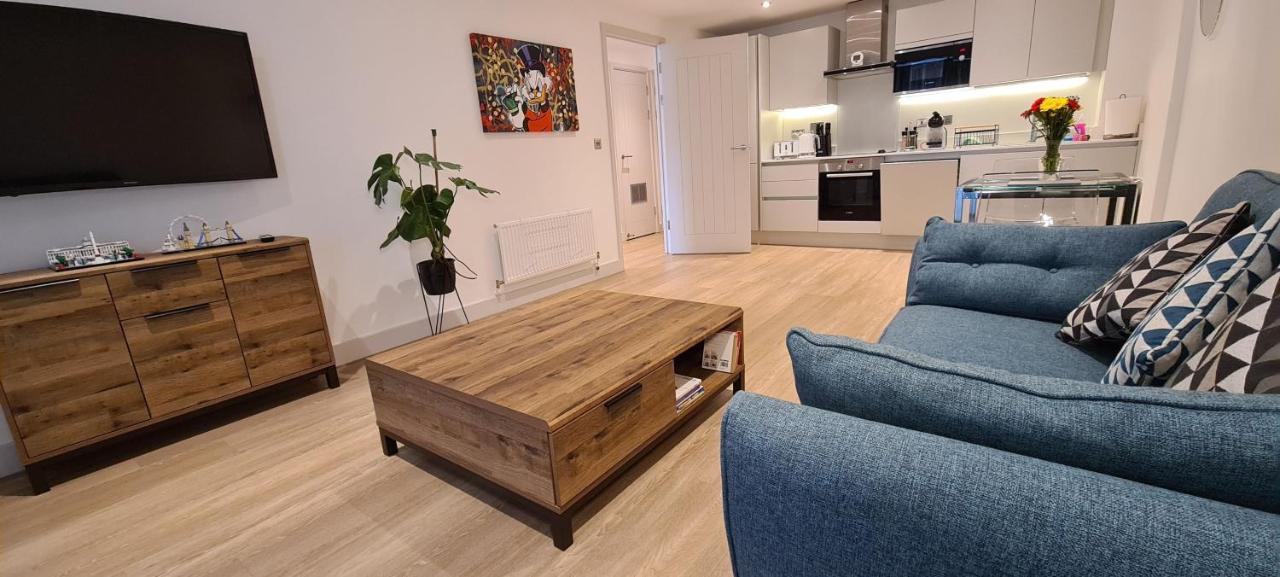 Luxury 1 Bedroom Waterside Apartment In Gloucester Docks Exteriér fotografie